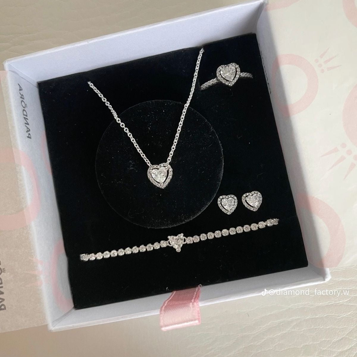 Collares, Aretes y Anillos Pandora