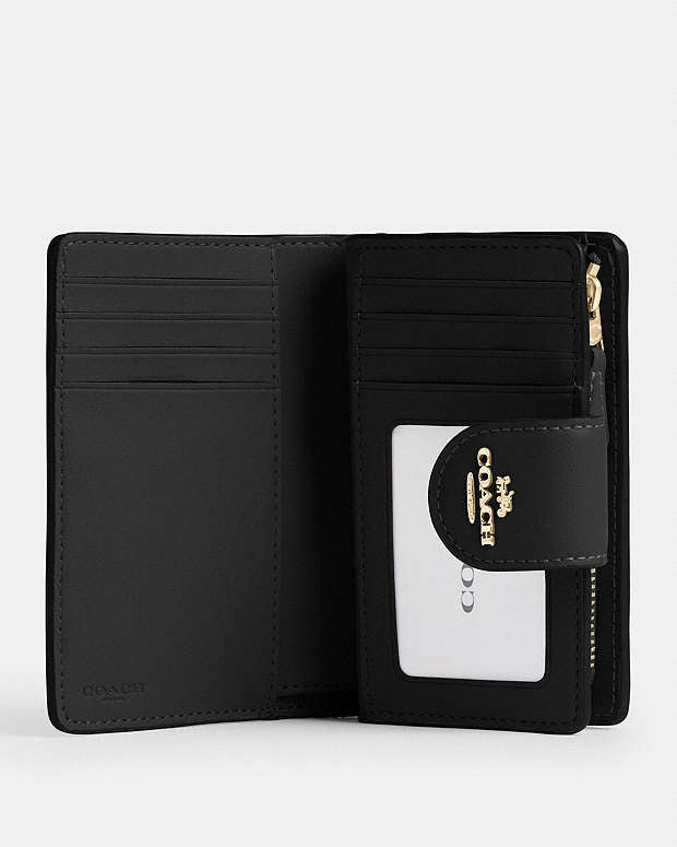 Coach Mila Small Flap Wallet – Signature Canvas Negra