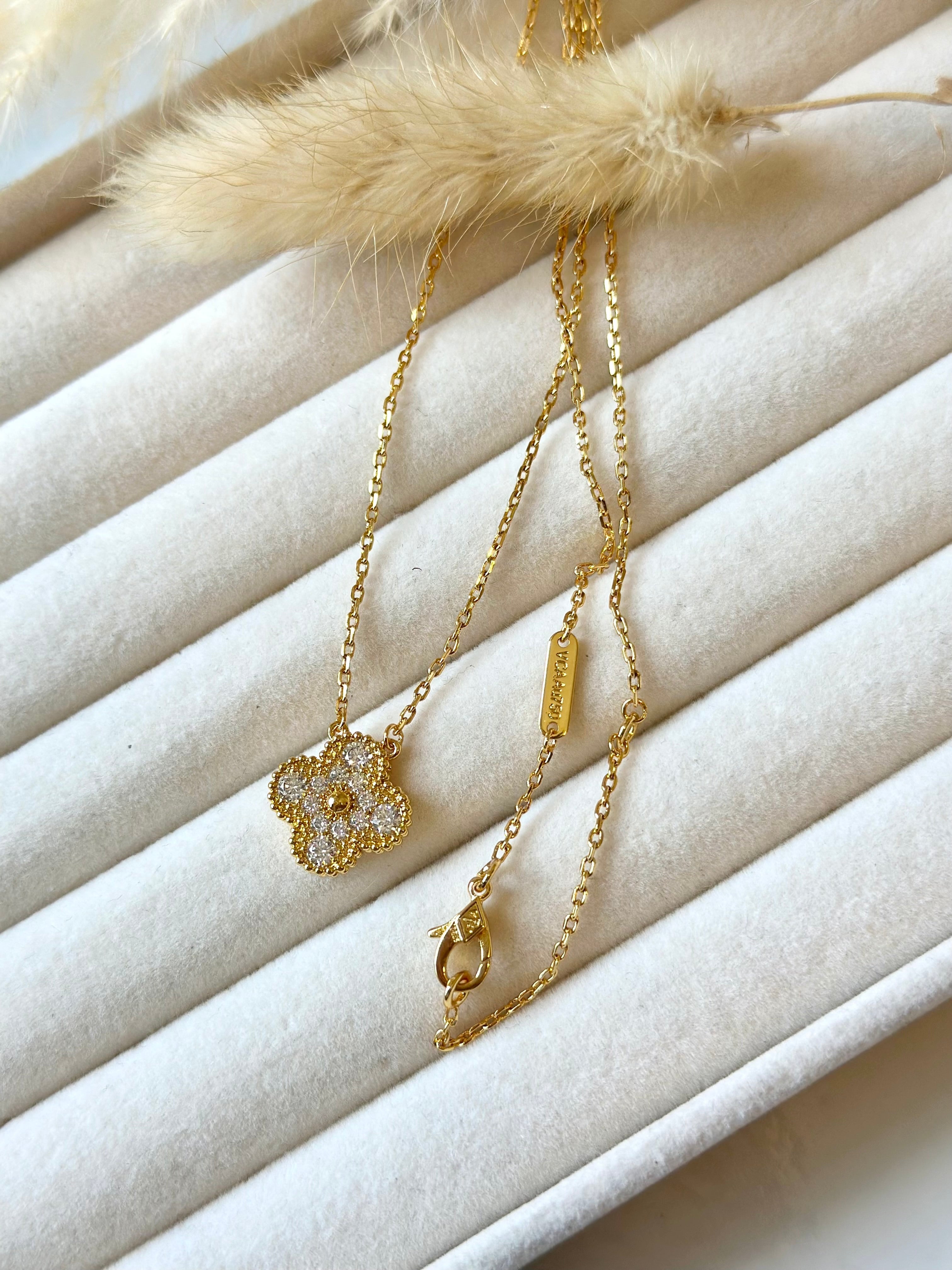 Collar Van Cleef Alhambra vintage 1 trébol Dorado con Piedras