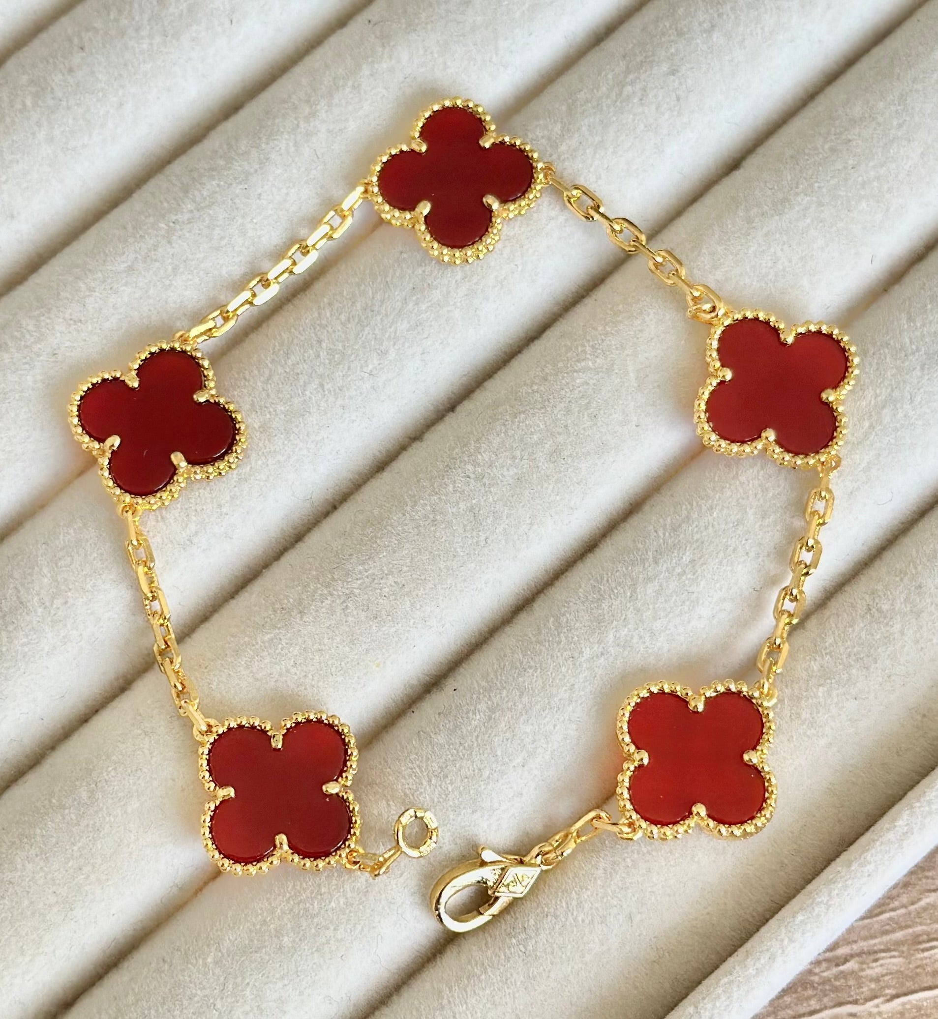 Pulsera Van Cleef Rojos Alhambra Vintage 5 Tréboles