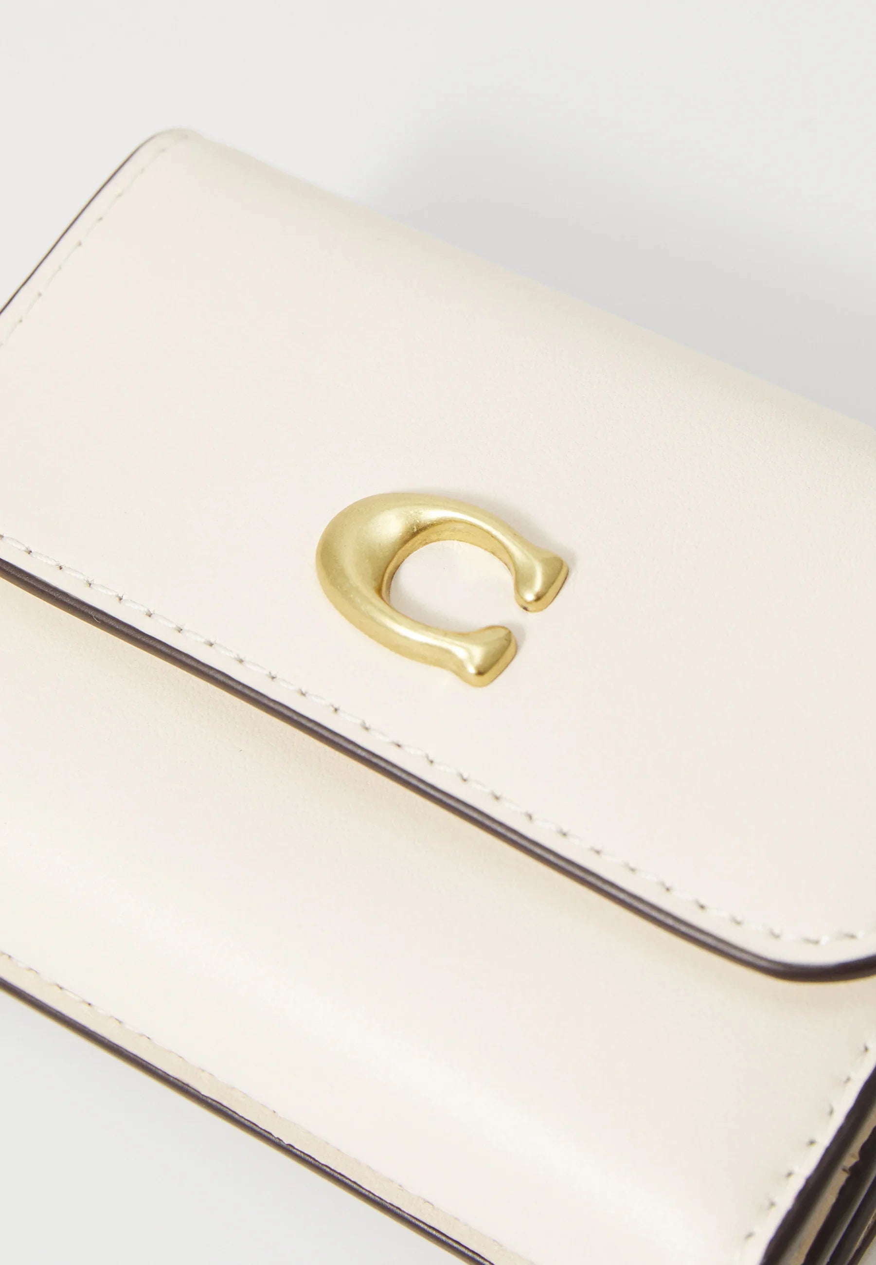 Coach Essential Card Holder Wallet