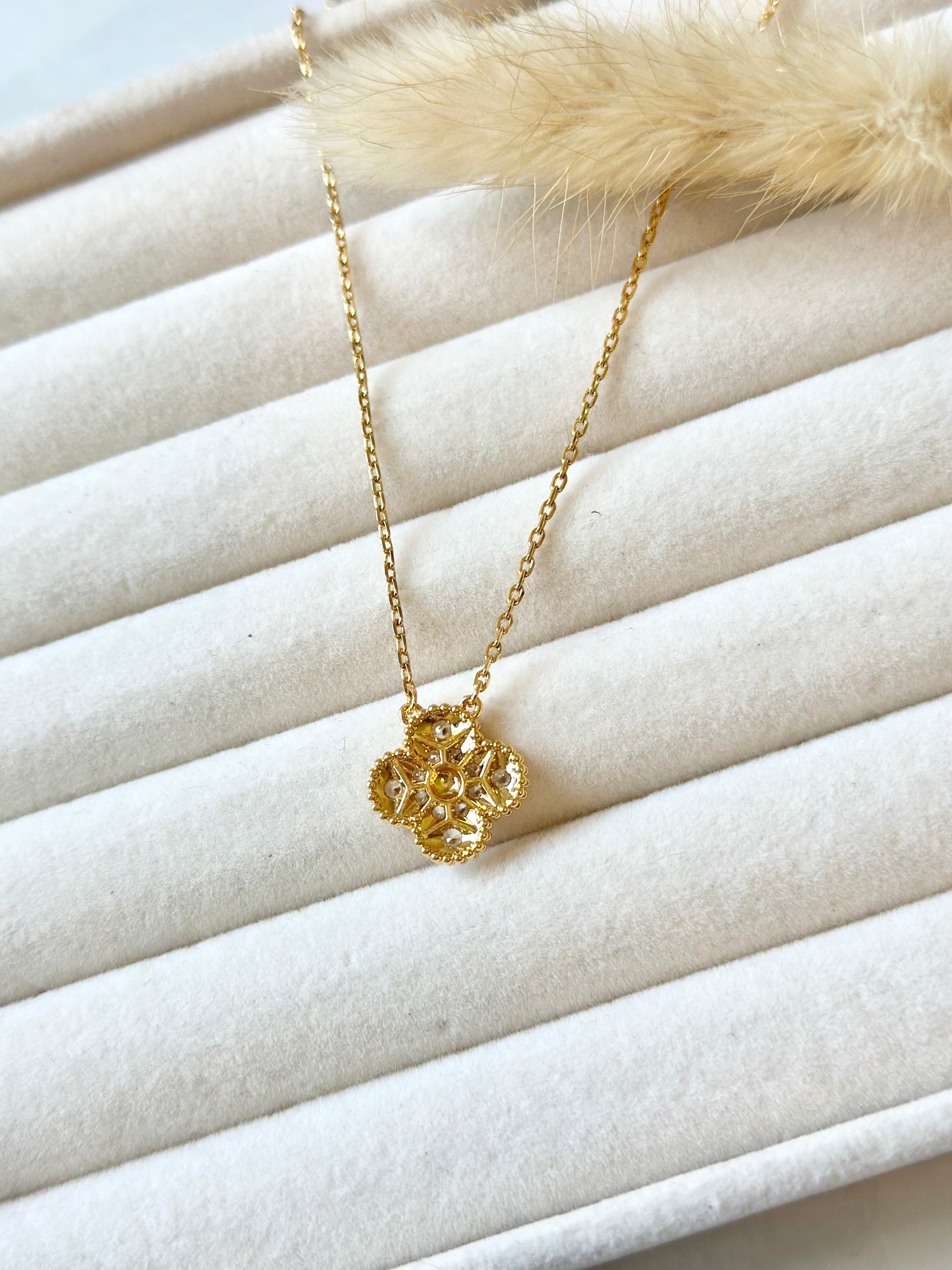 Collar Van Cleef Alhambra vintage 1 trébol Dorado con Piedras