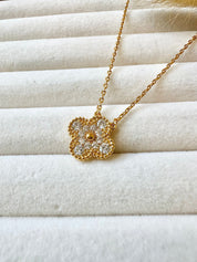 Collar Van Cleef Alhambra vintage 1 trébol Dorado con Piedras