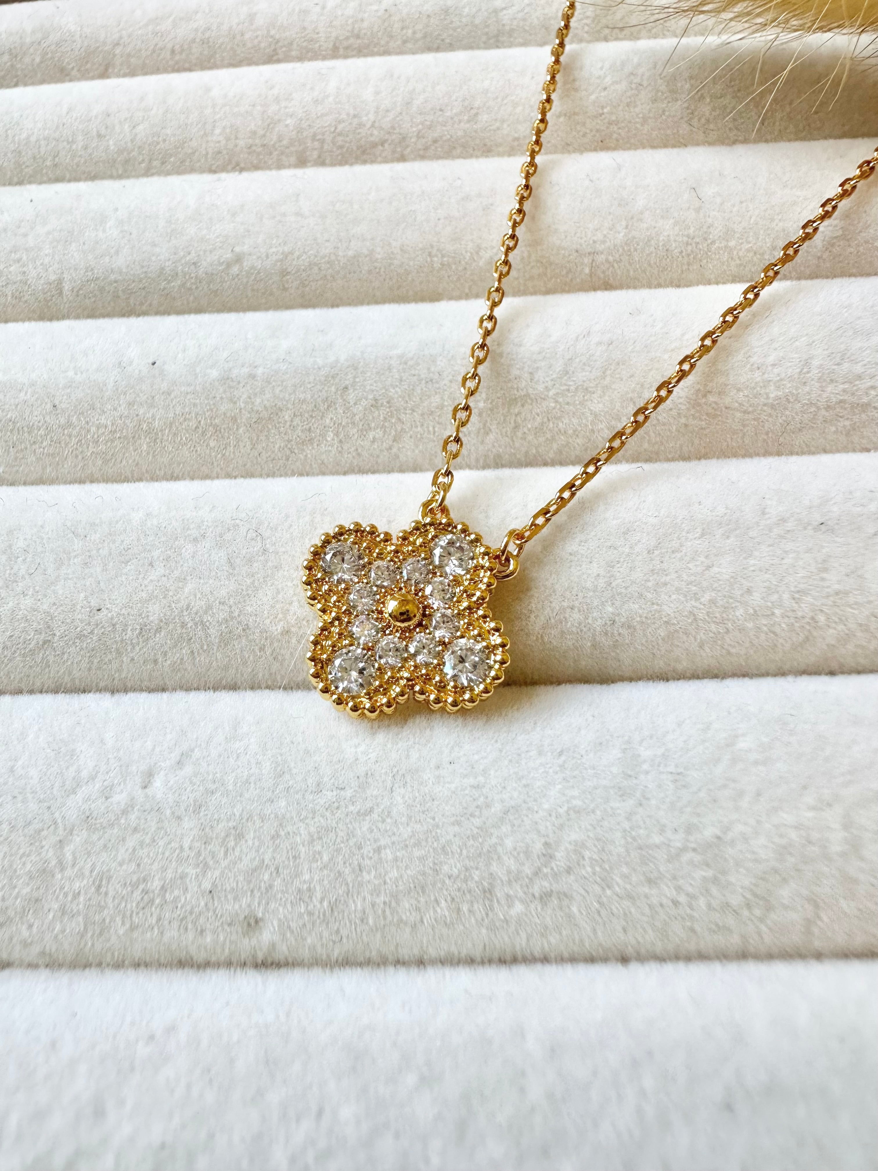 Collar Van Cleef Alhambra vintage 1 trébol Dorado con Piedras