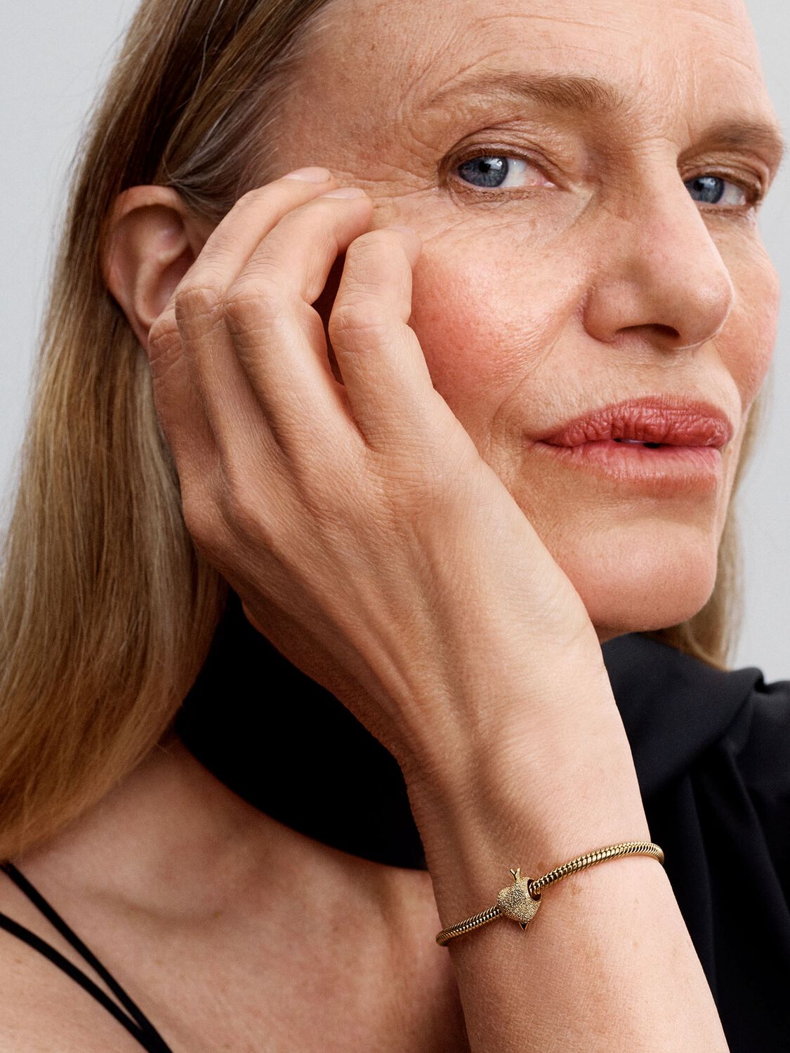 Charm Dorado Corazón Cupido