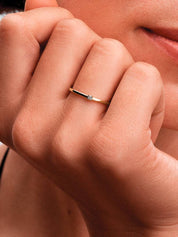 Anillo Solitario Delicado en Dorado con Zirconia Minimalista